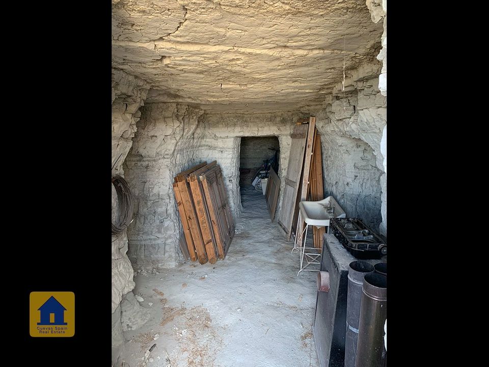 Cave house for sale in Castillejar, Granada province € 15,000 Ref